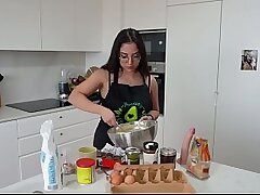 Lilixx Dominates in Culinary Threesome